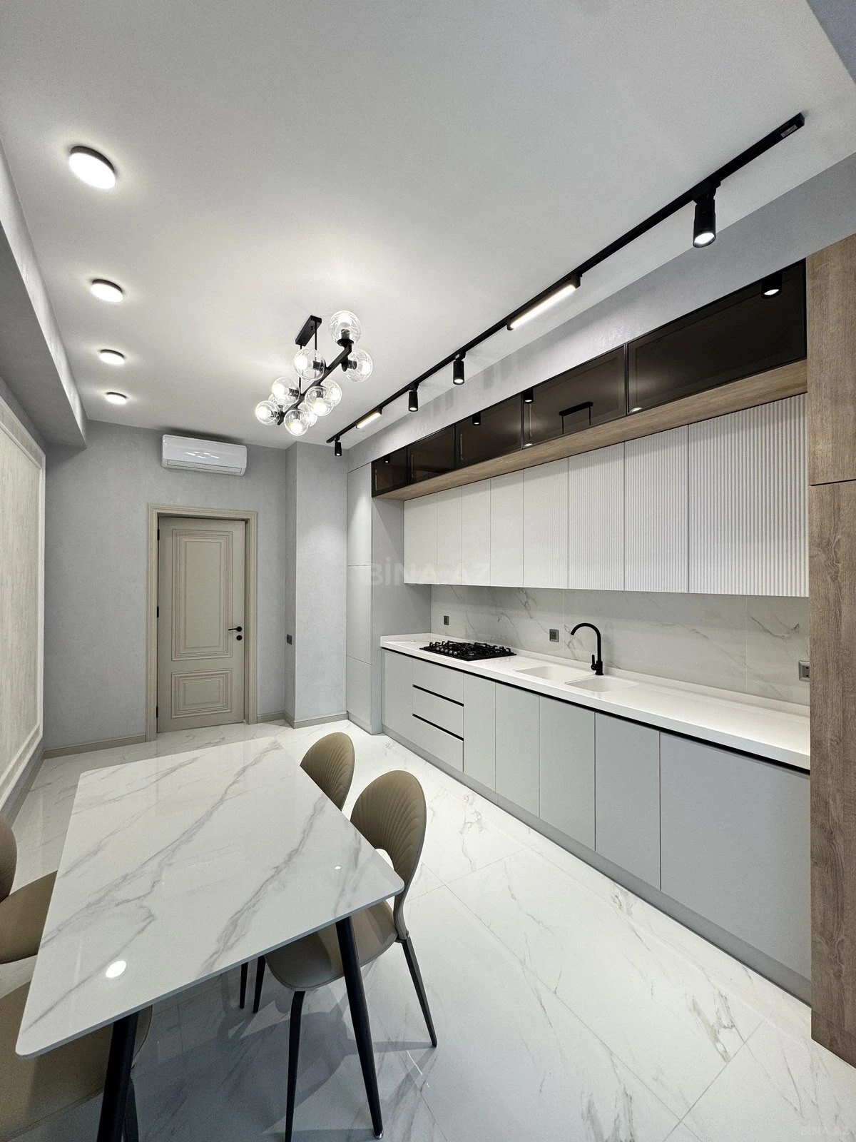 Satılır 3 otaqlı mənzil 143 m²