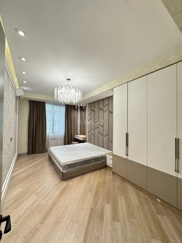 Satılır 3 otaqlı mənzil 143 m²