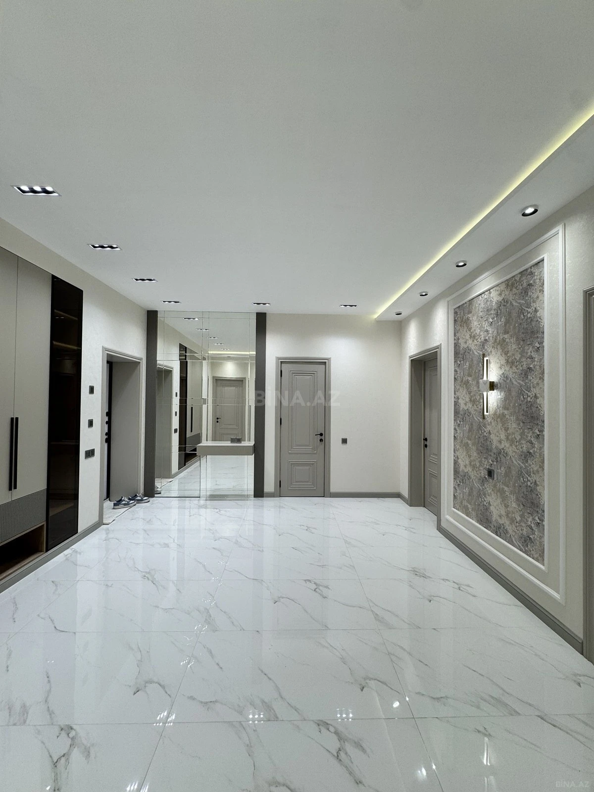 Satılır 3 otaqlı mənzil 143 m²