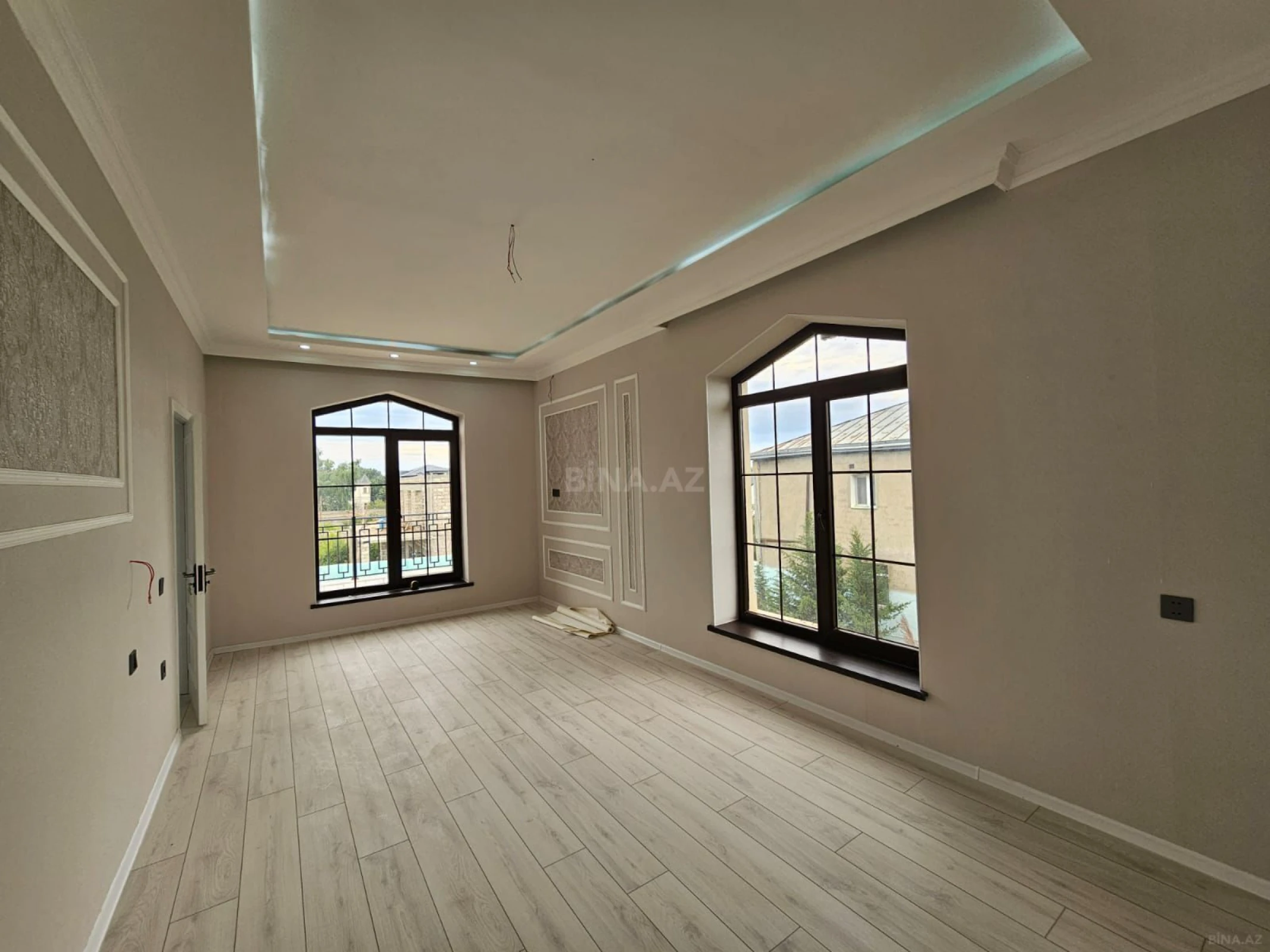 Satılır 11 otaqlı həyət evi 450 m²