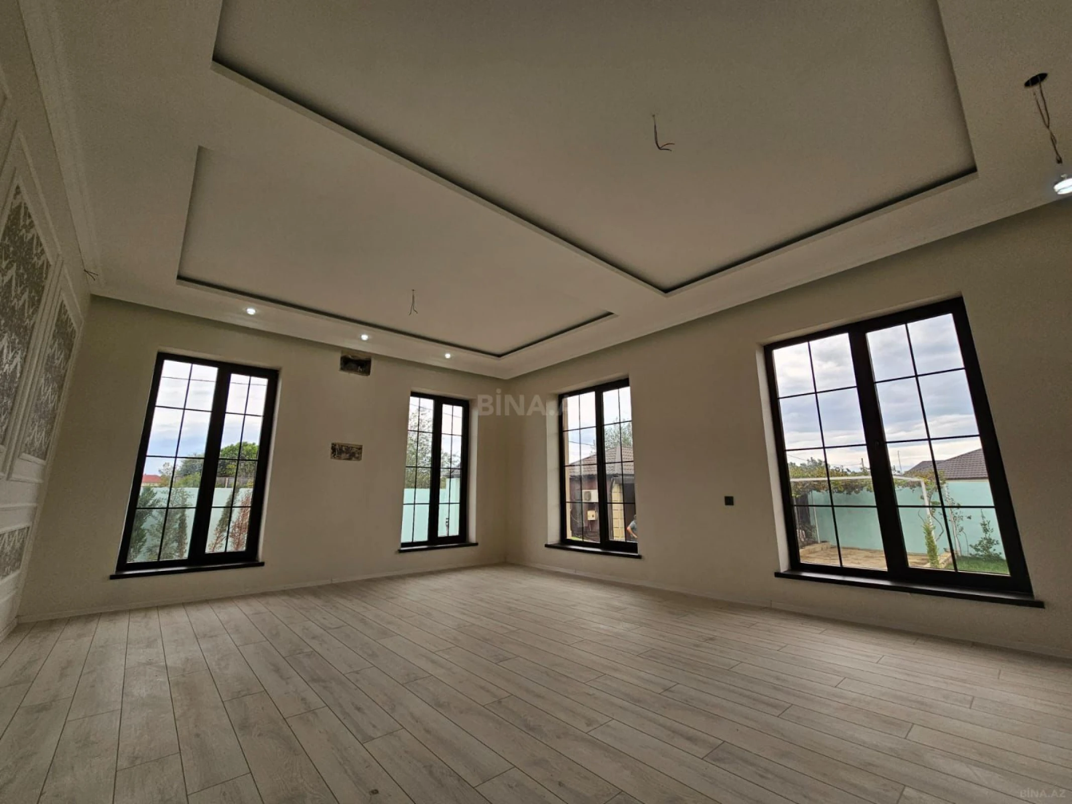 Satılır 11 otaqlı həyət evi 450 m²