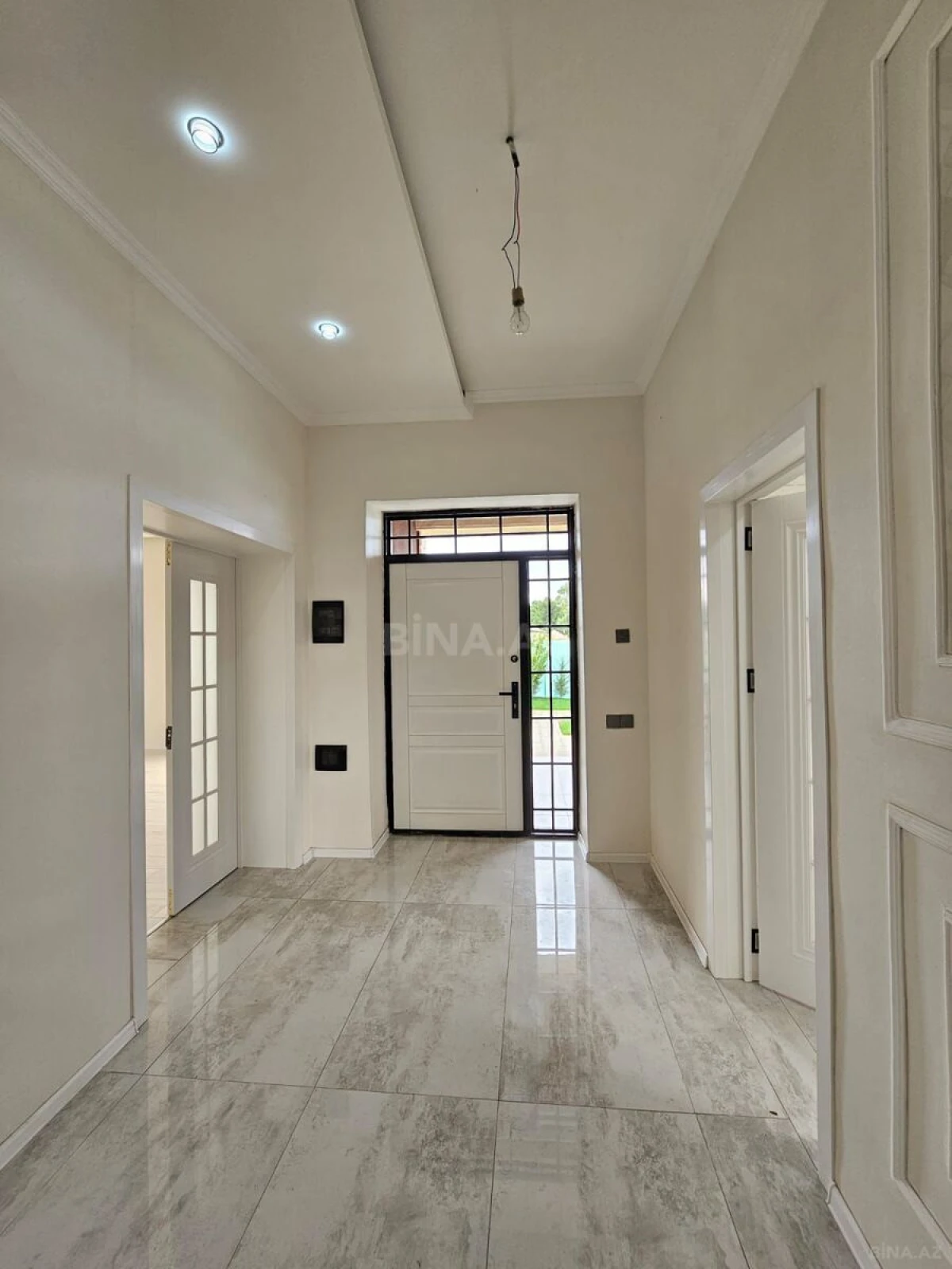 Satılır 11 otaqlı həyət evi 450 m²