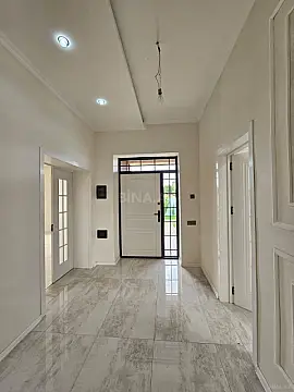 Satılır 11 otaqlı həyət evi 450 m²