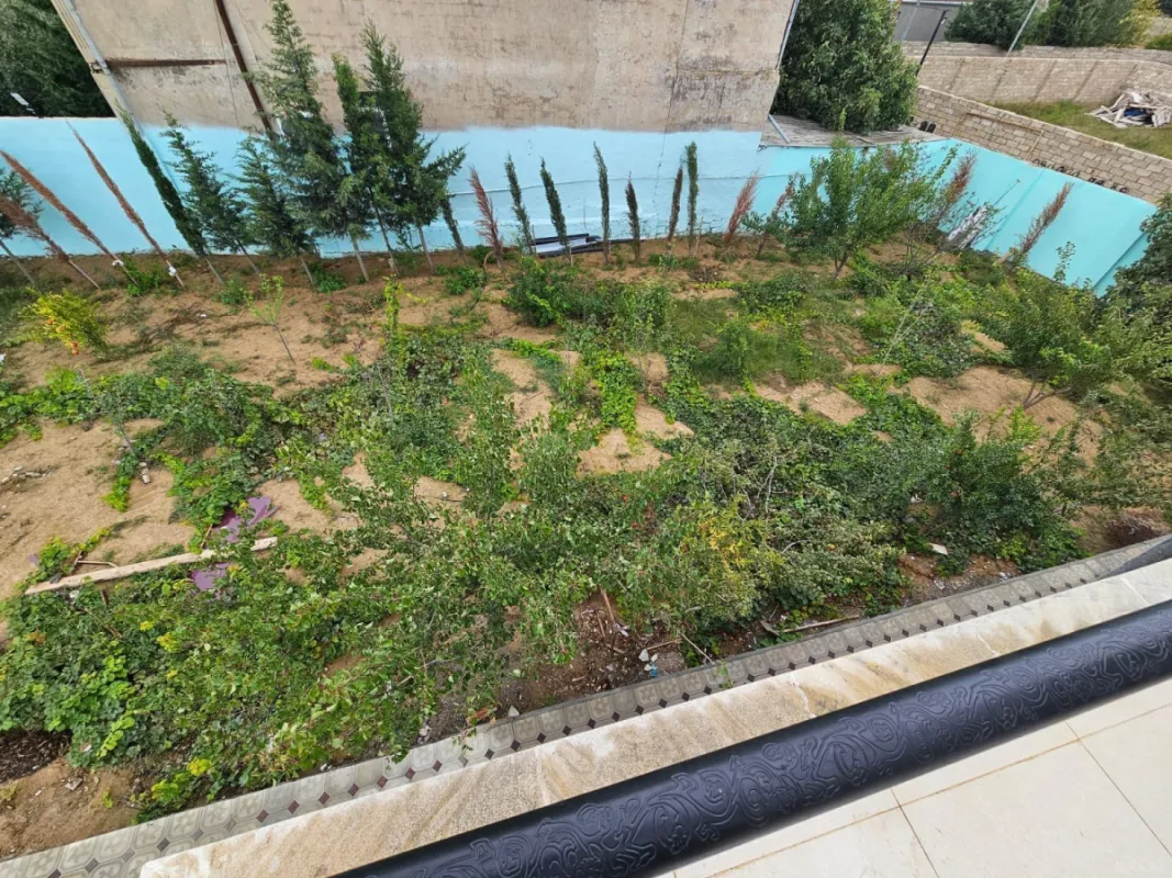 Satılır 11 otaqlı həyət evi 450 m²