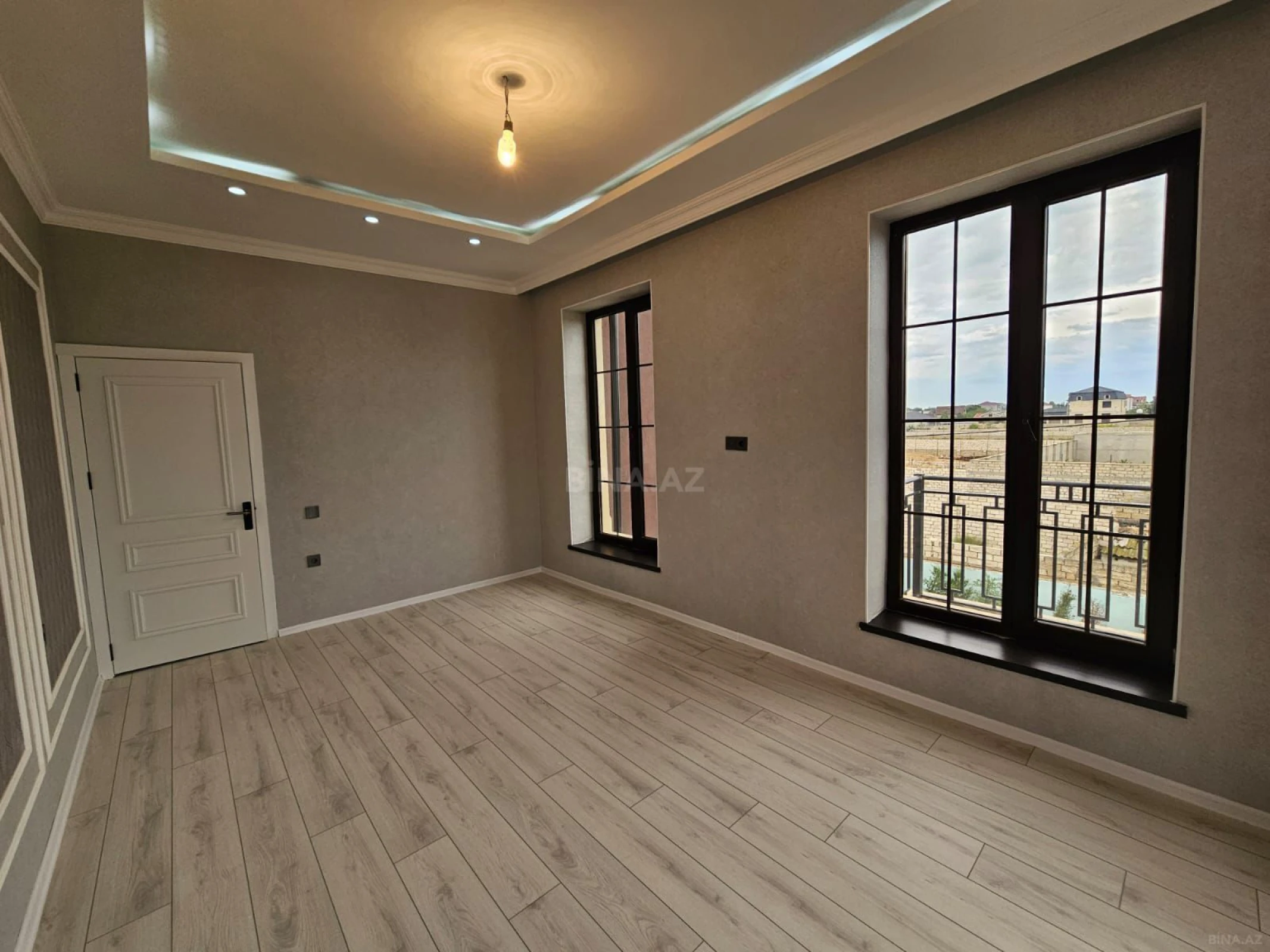 Satılır 11 otaqlı həyət evi 450 m²