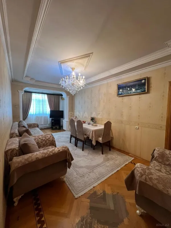 Satılır 5 otaqlı mənzil 140 m²