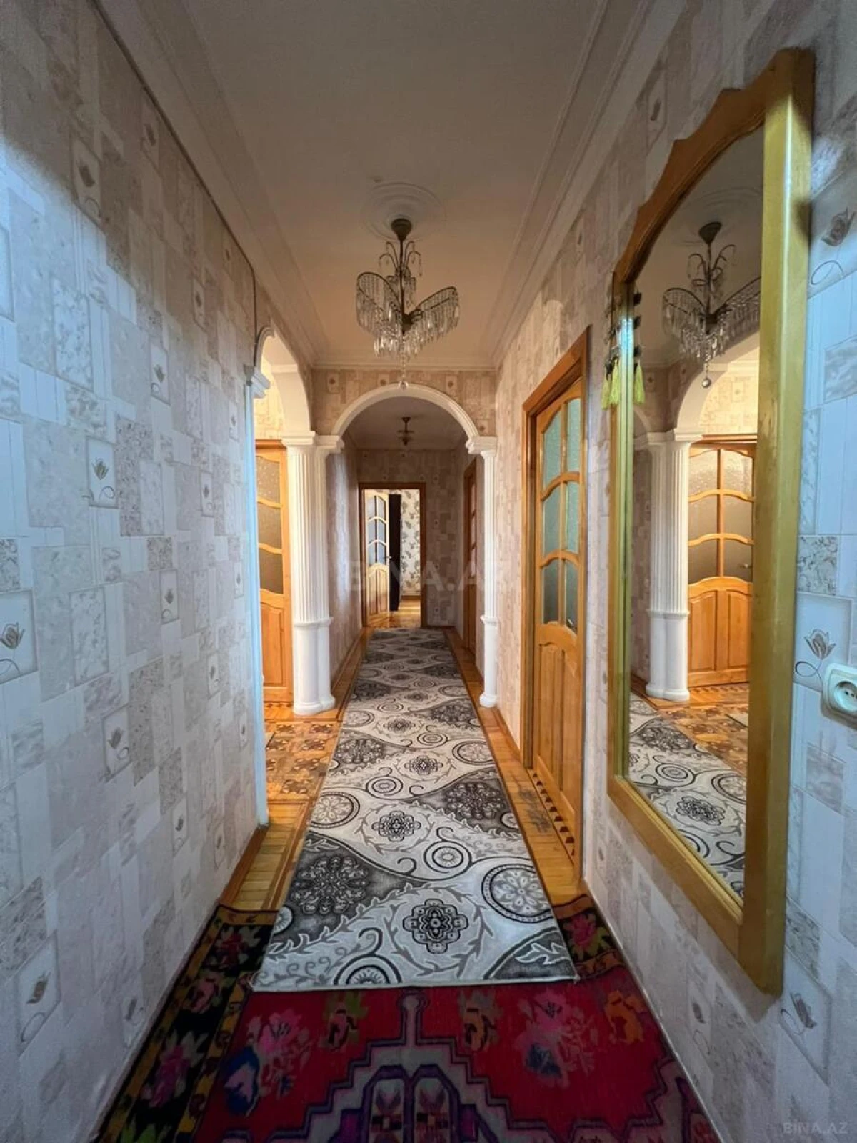 Satılır 5 otaqlı mənzil 140 m²