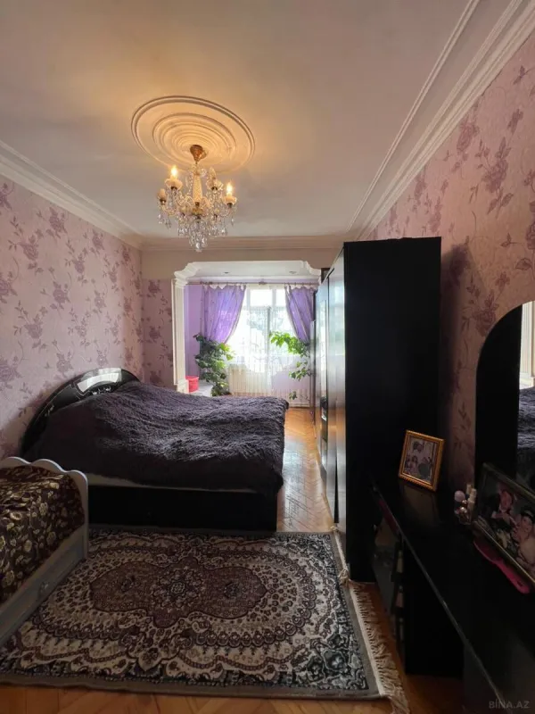 Satılır 5 otaqlı mənzil 140 m²