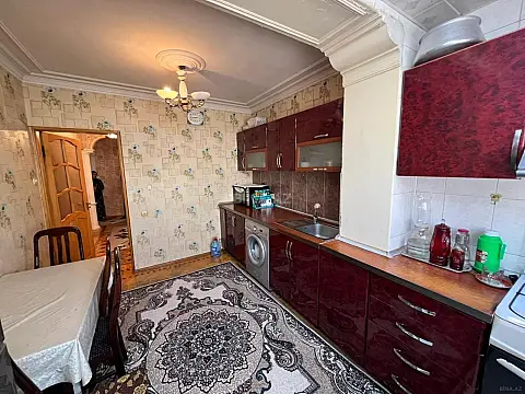 Satılır 5 otaqlı mənzil 140 m²