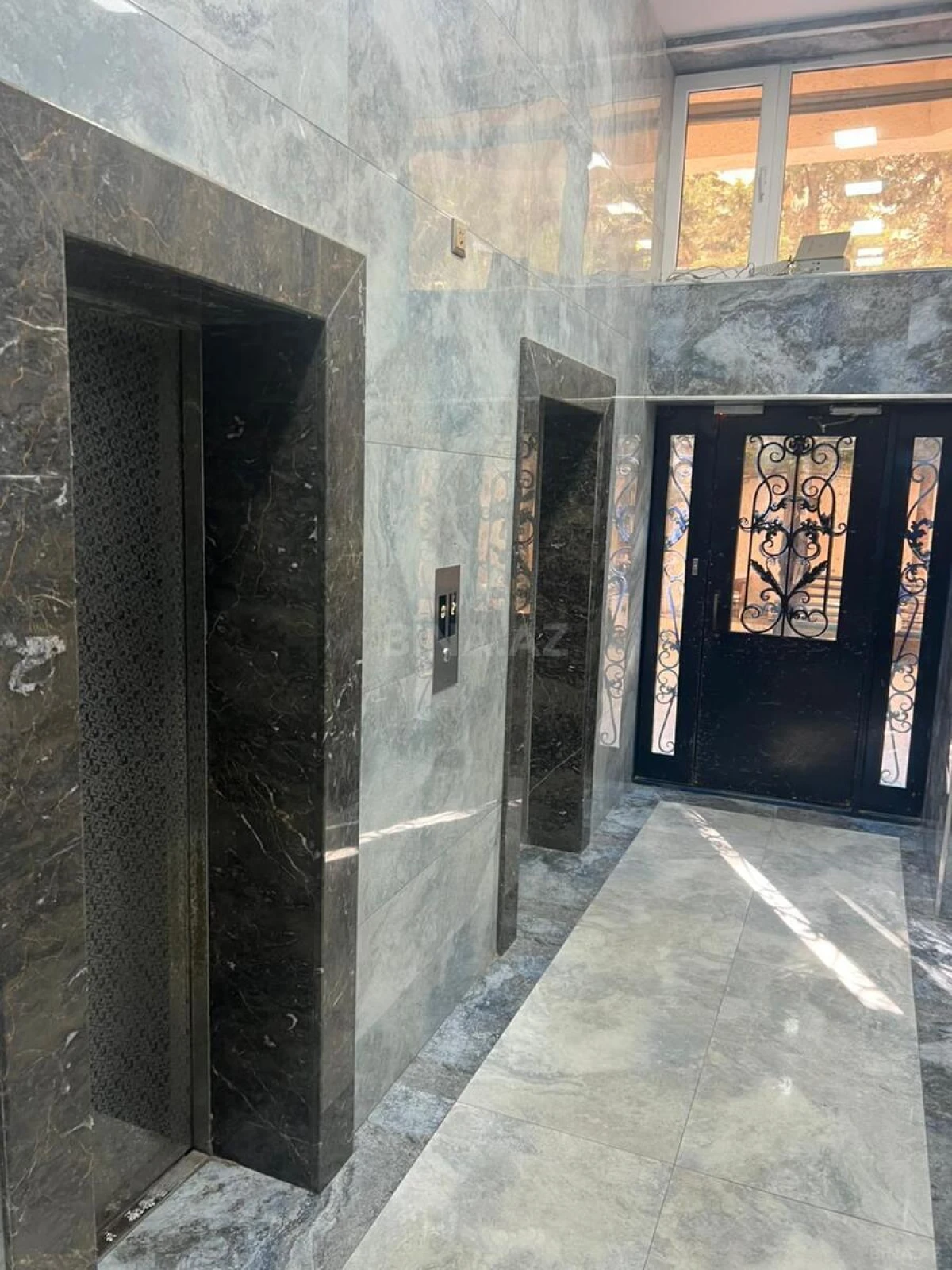 Satılır 2 otaqlı mənzil 74 m²