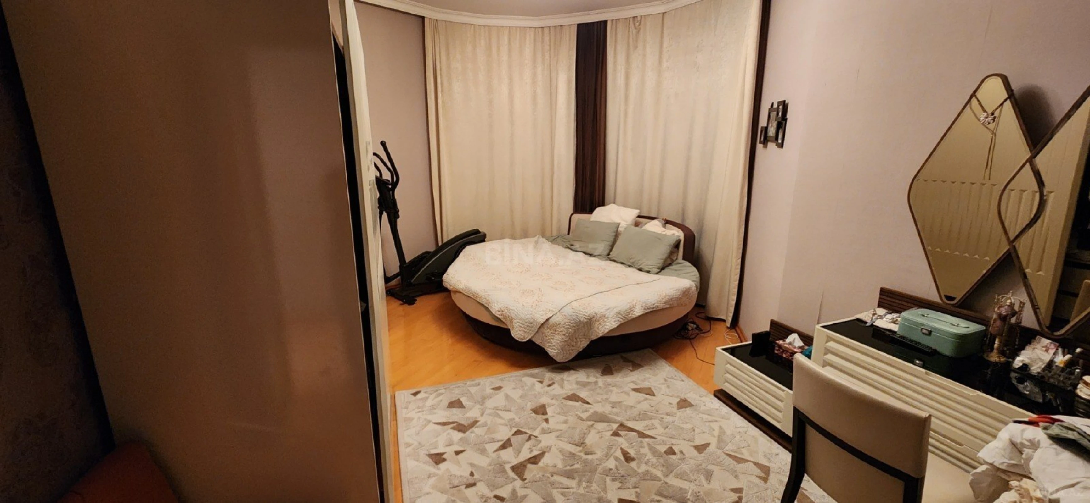 Satılır 3 otaqlı mənzil 150 m²