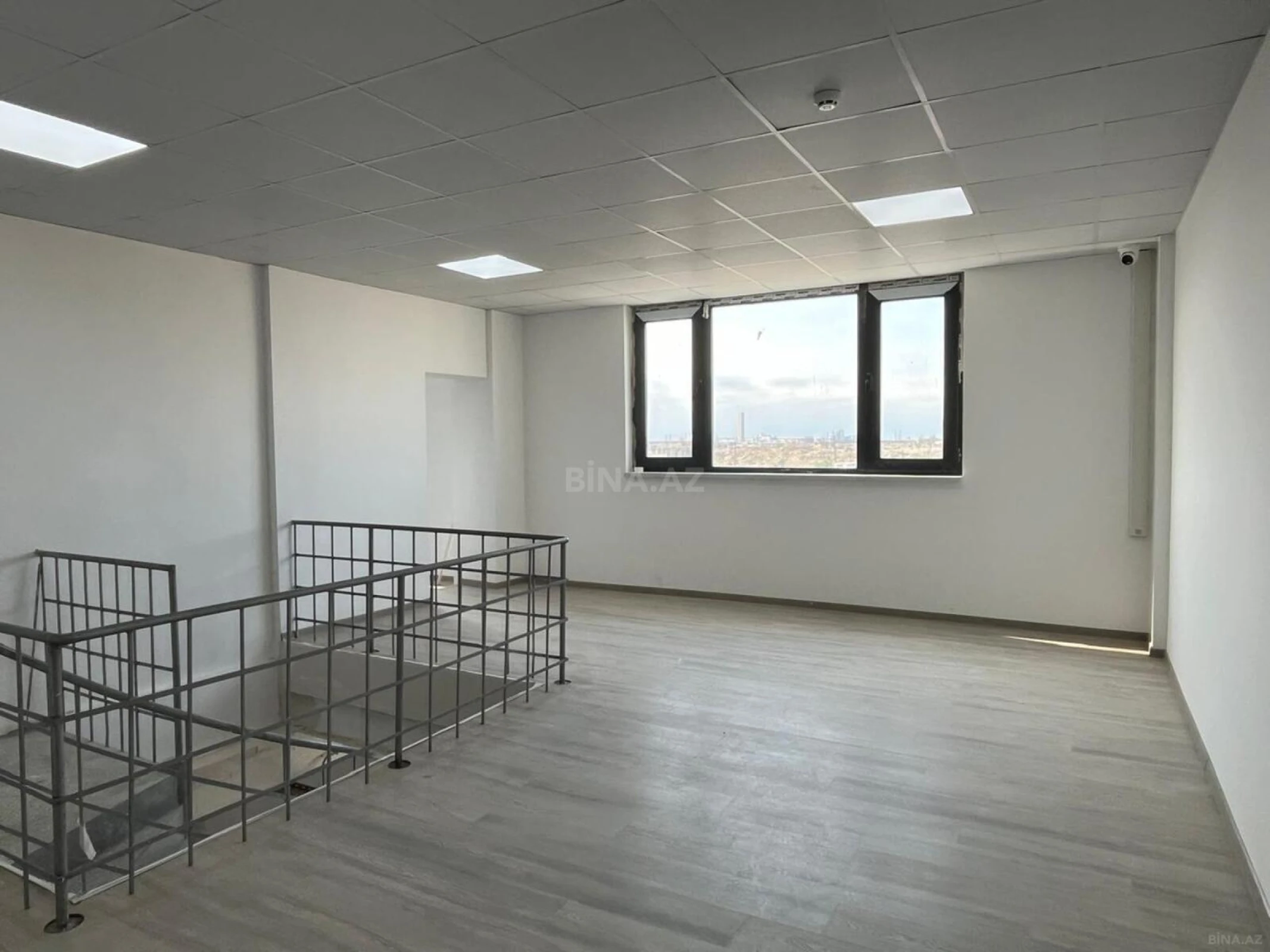 Satılır obyekt 1800 m²