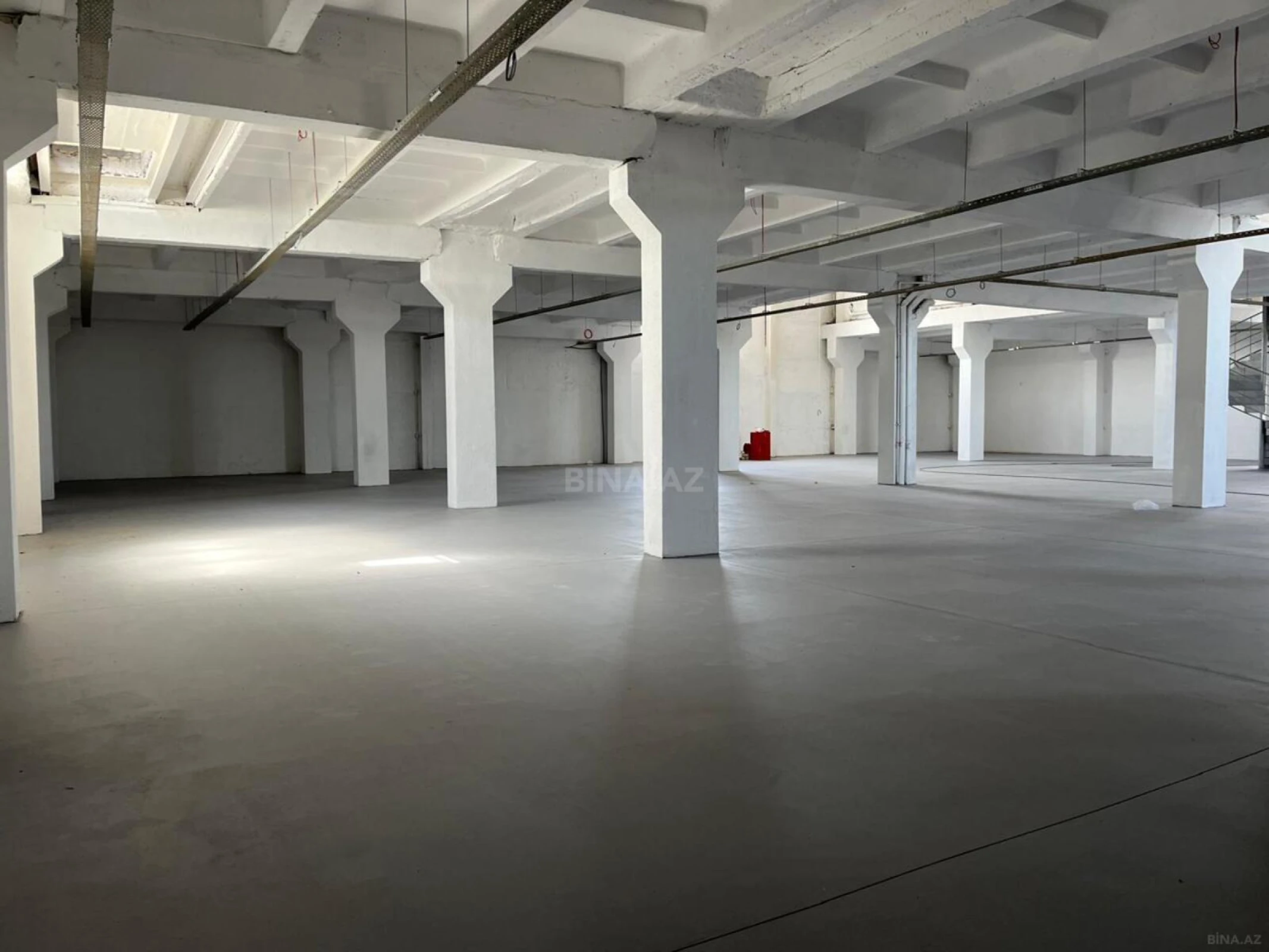 Satılır obyekt 1800 m²