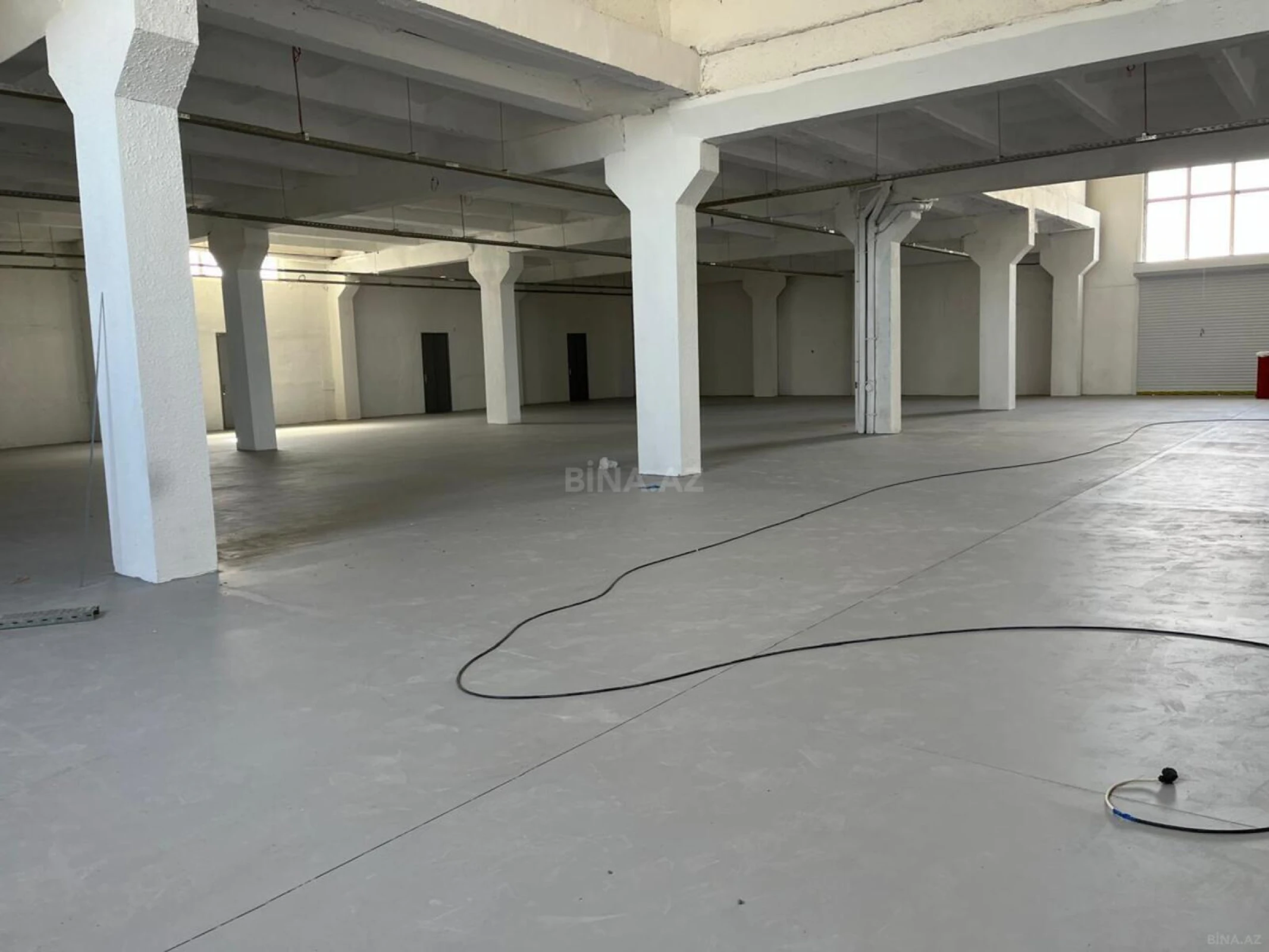 Satılır obyekt 1800 m²