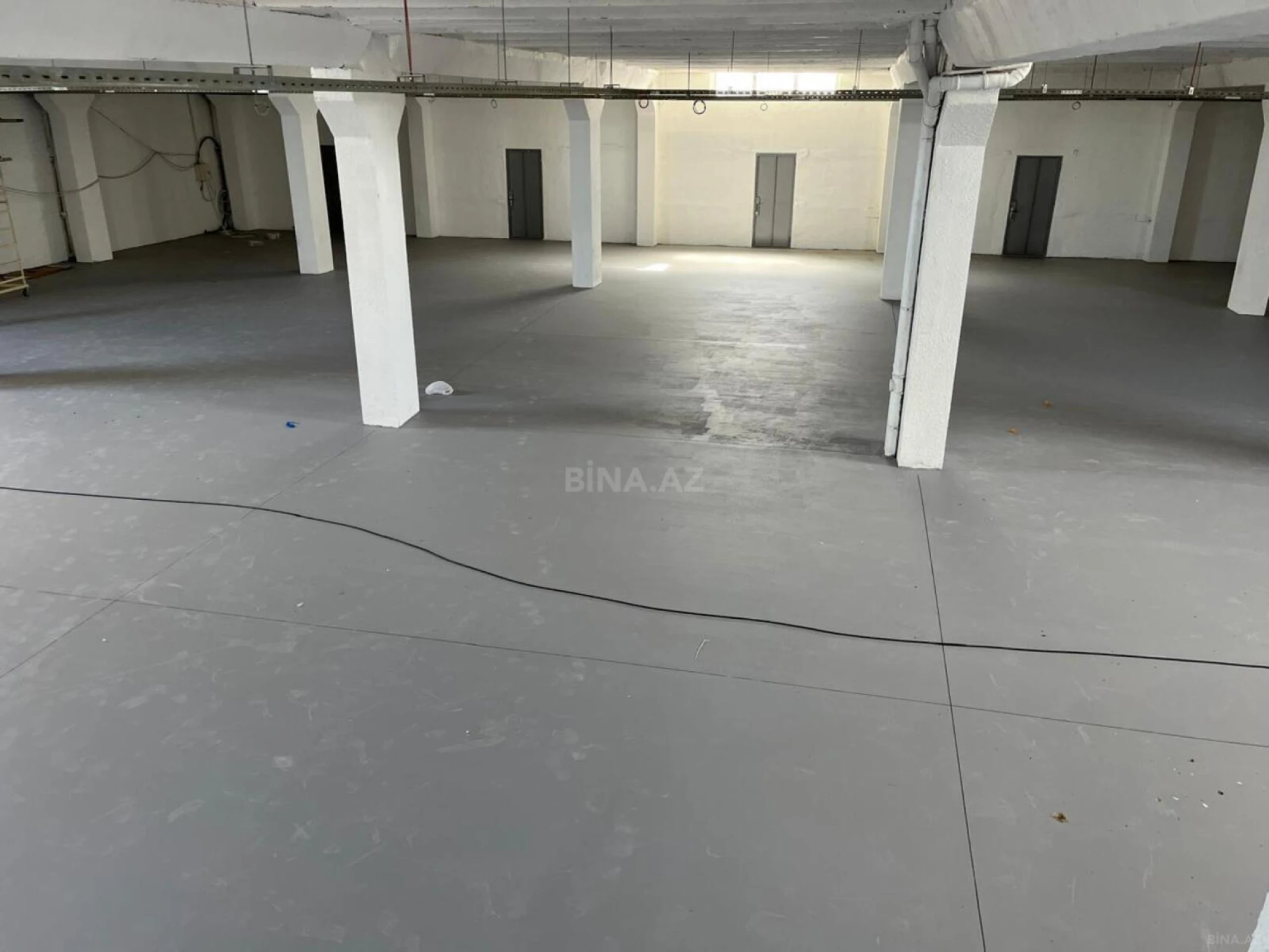 Satılır obyekt 1800 m²