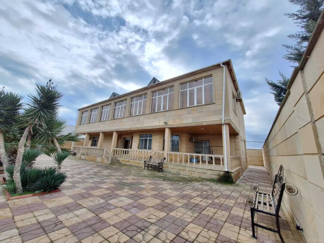 Satılır 8 otaqlı həyət evi 500 m²