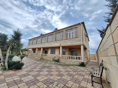 Satılır 8 otaqlı həyət evi 500 m²