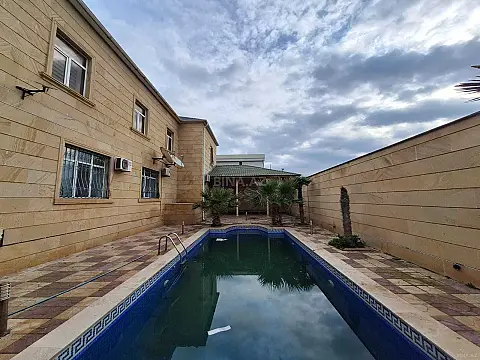 Satılır 8 otaqlı həyət evi 500 m²