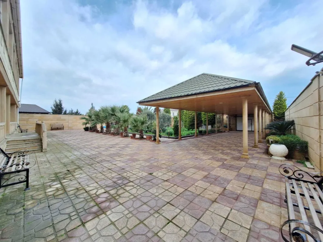 Satılır 8 otaqlı həyət evi 500 m²