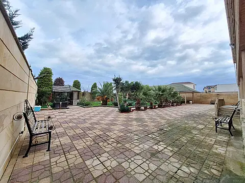 Satılır 8 otaqlı həyət evi 500 m²