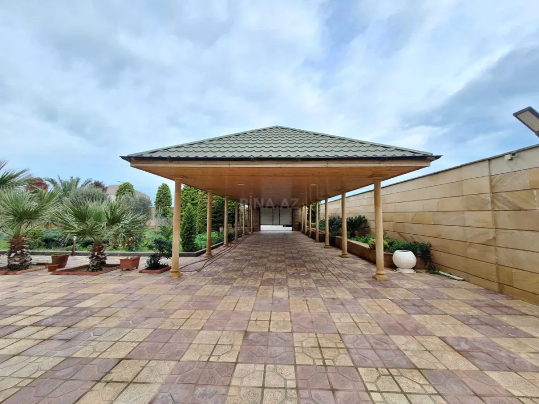 Satılır 8 otaqlı həyət evi 500 m²