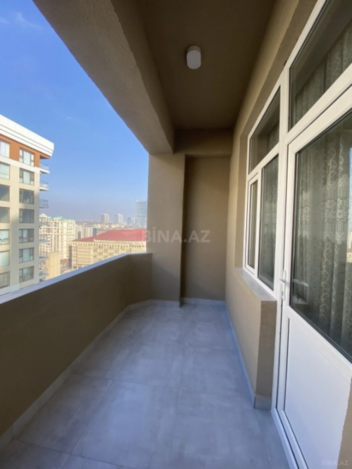 Satılır 3 otaqlı mənzil 167 m²