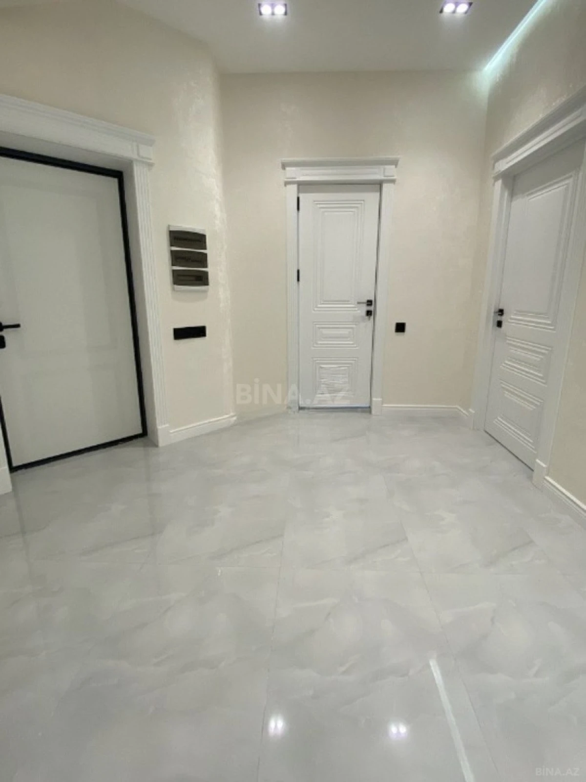 Satılır 3 otaqlı mənzil 167 m²