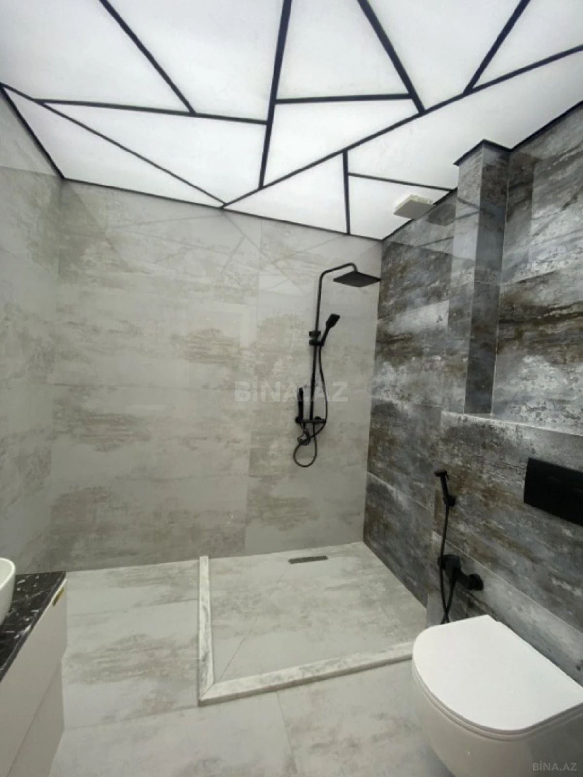 Satılır 3 otaqlı mənzil 167 m²