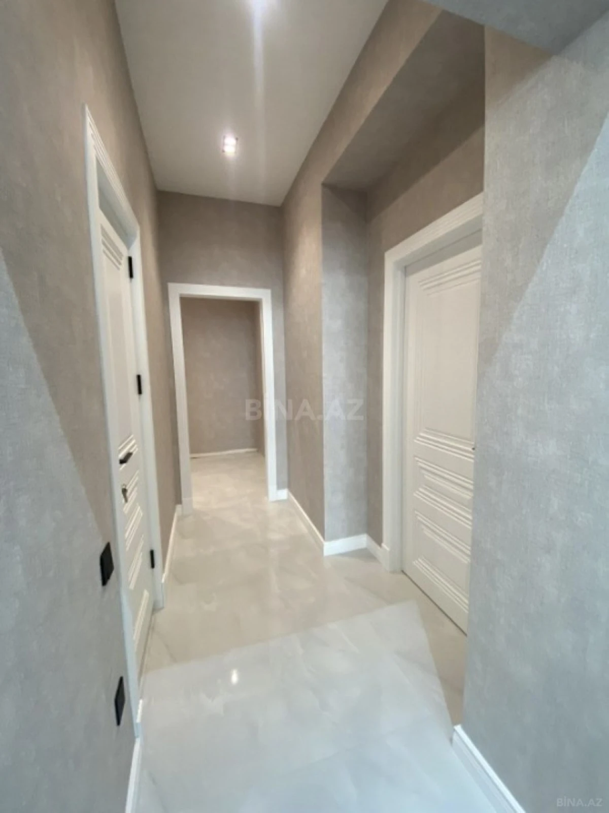 Satılır 3 otaqlı mənzil 167 m²