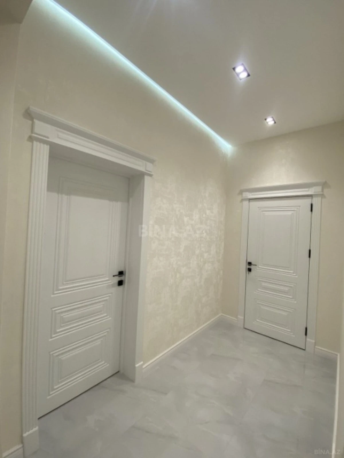 Satılır 3 otaqlı mənzil 167 m²