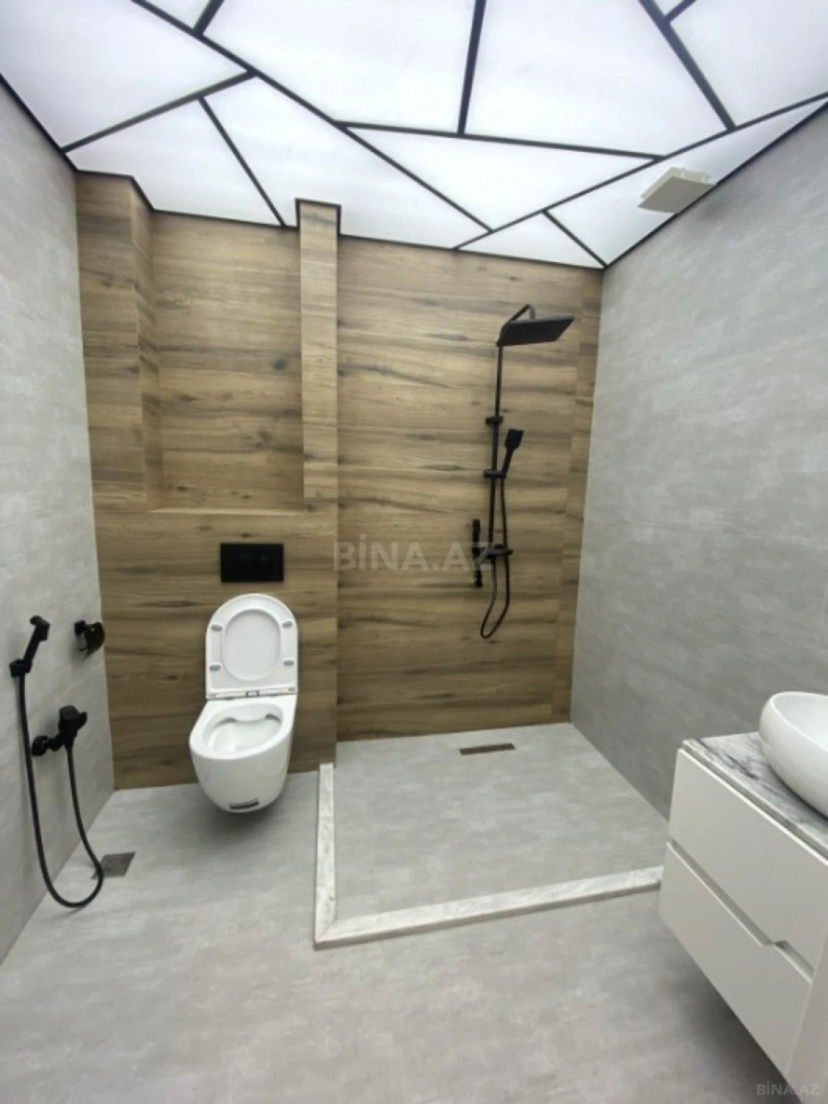 Satılır 3 otaqlı mənzil 167 m²