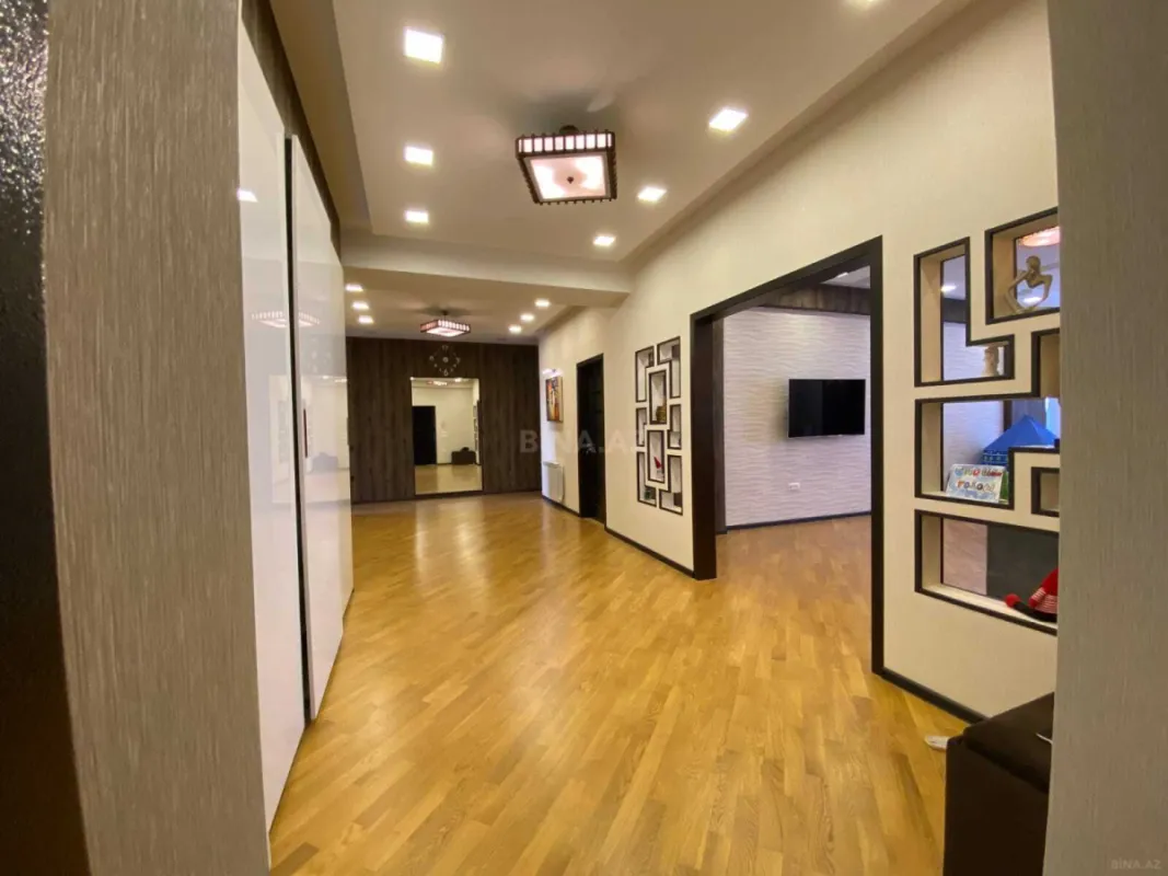 Satılır 3 otaqlı mənzil 156 m²