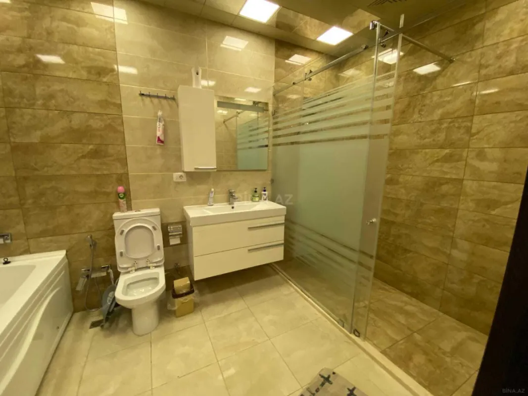 Satılır 3 otaqlı mənzil 156 m²