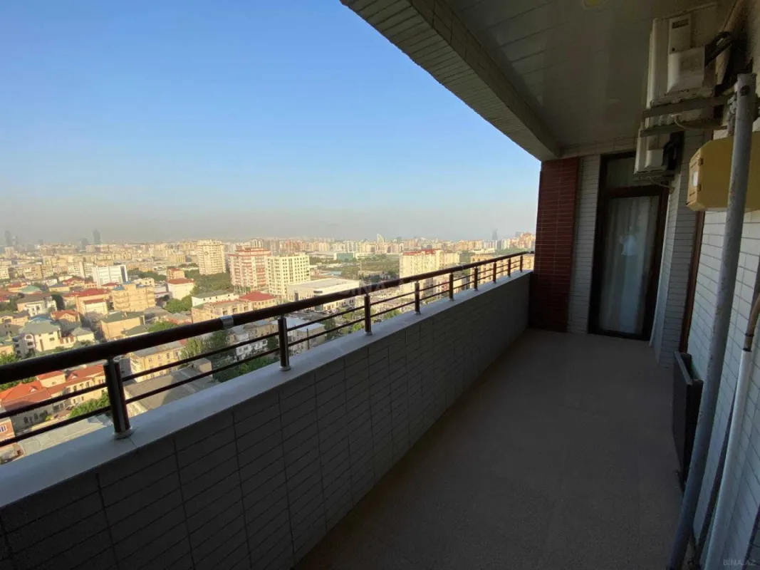 Satılır 3 otaqlı mənzil 156 m²