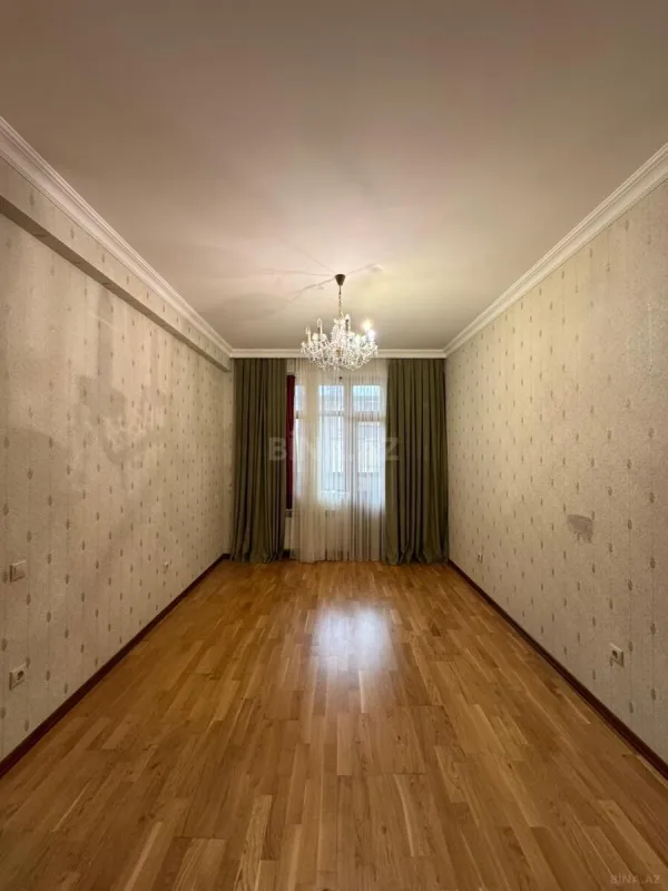 Satılır 3 otaqlı mənzil 125 m²