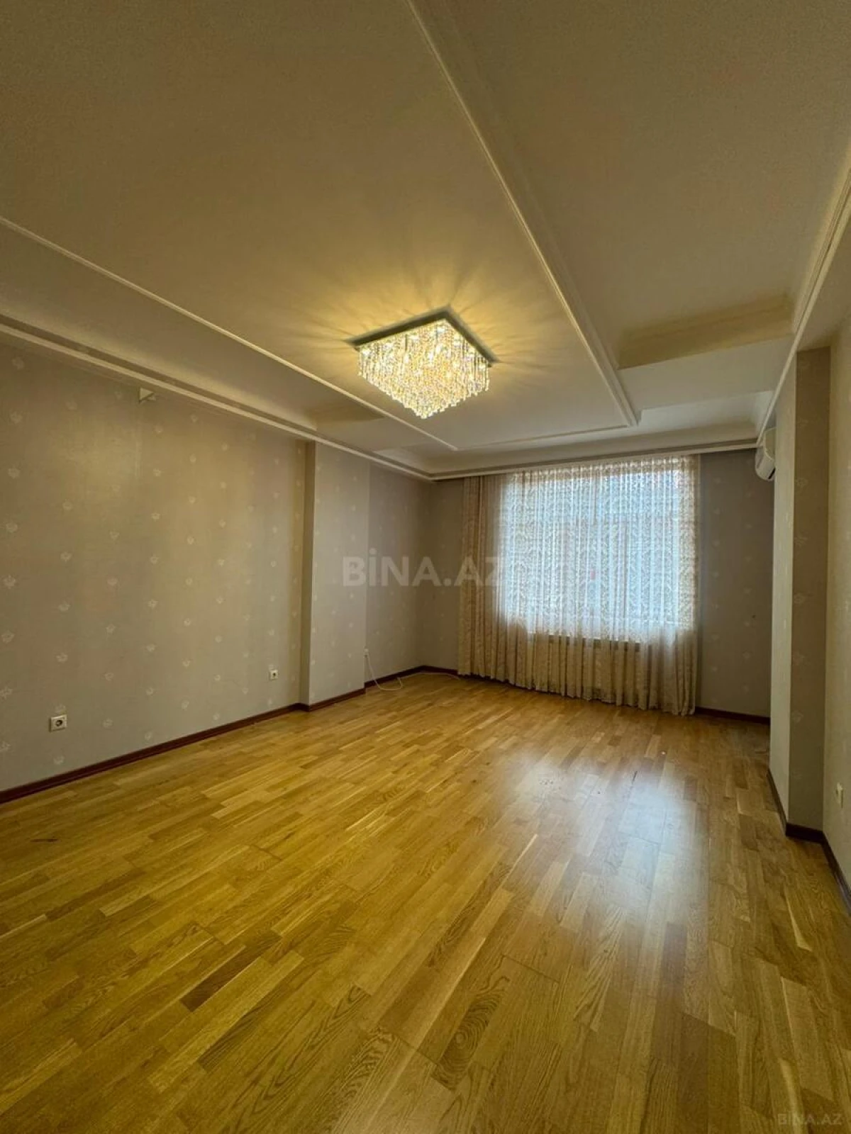 Satılır 3 otaqlı mənzil 125 m²