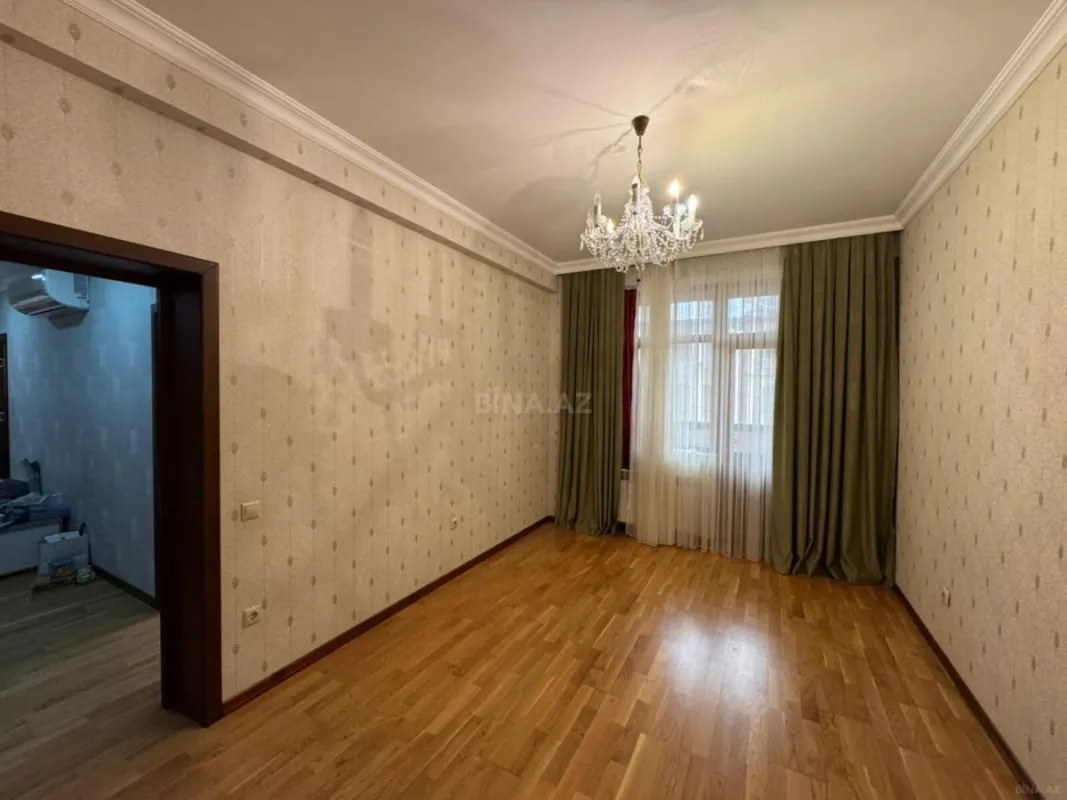 Satılır 3 otaqlı mənzil 125 m²