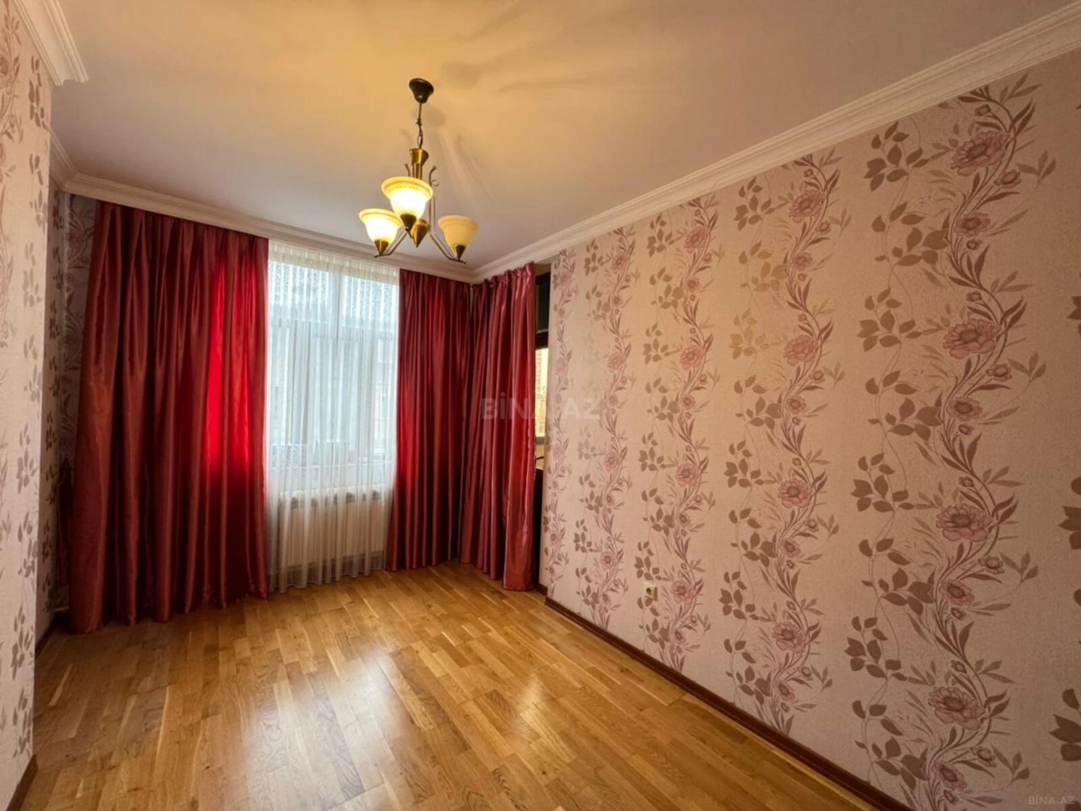 Satılır 3 otaqlı mənzil 125 m²