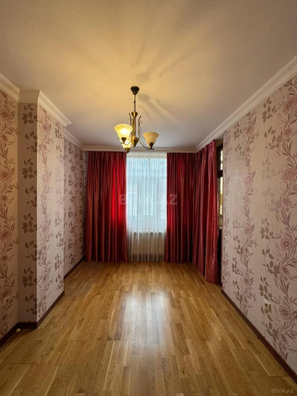 Satılır 3 otaqlı mənzil 125 m²
