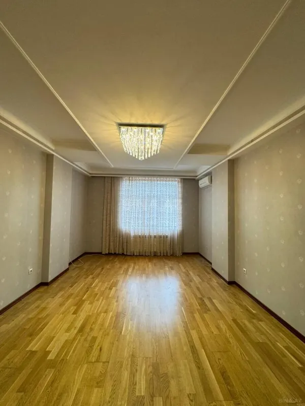 Satılır 3 otaqlı mənzil 125 m²