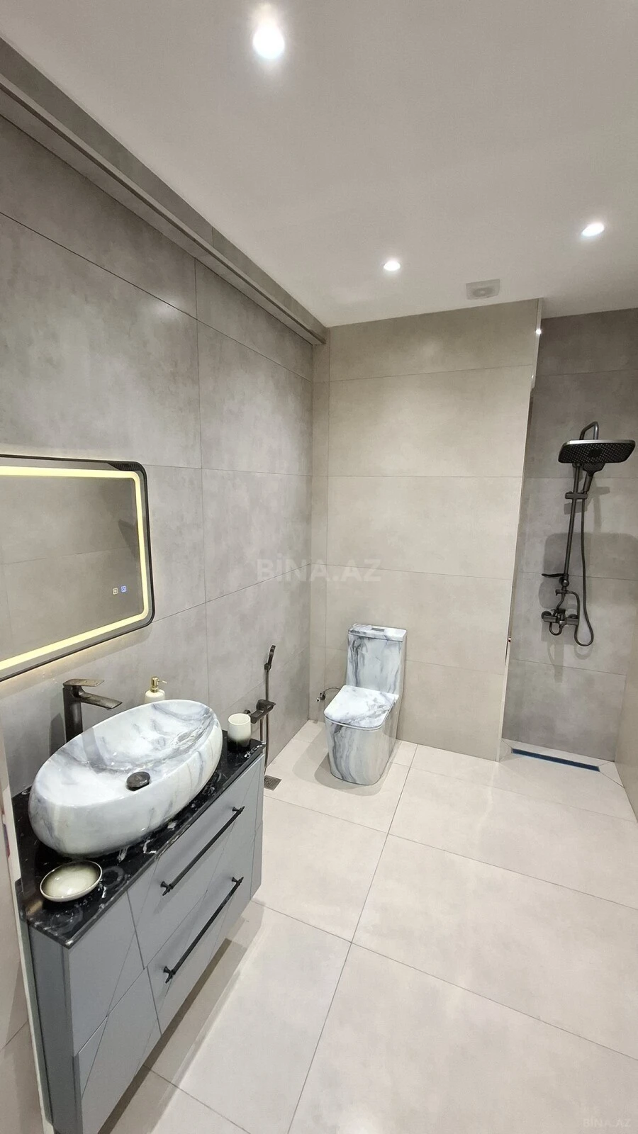 Satılır 2 otaqlı mənzil 65 m²