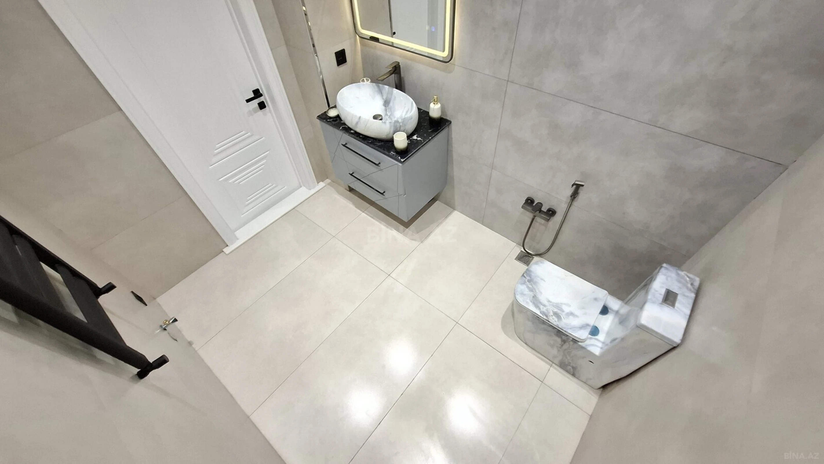 Satılır 2 otaqlı mənzil 65 m²