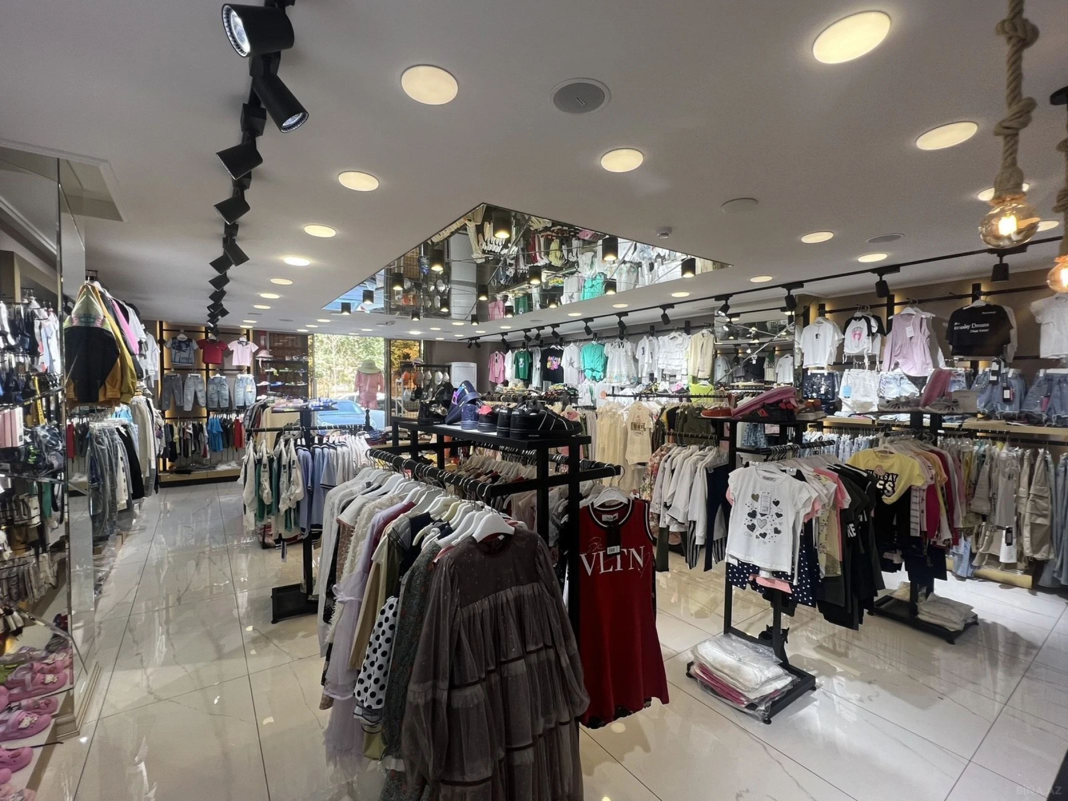 Kirayə verilir obyekt 160 m²