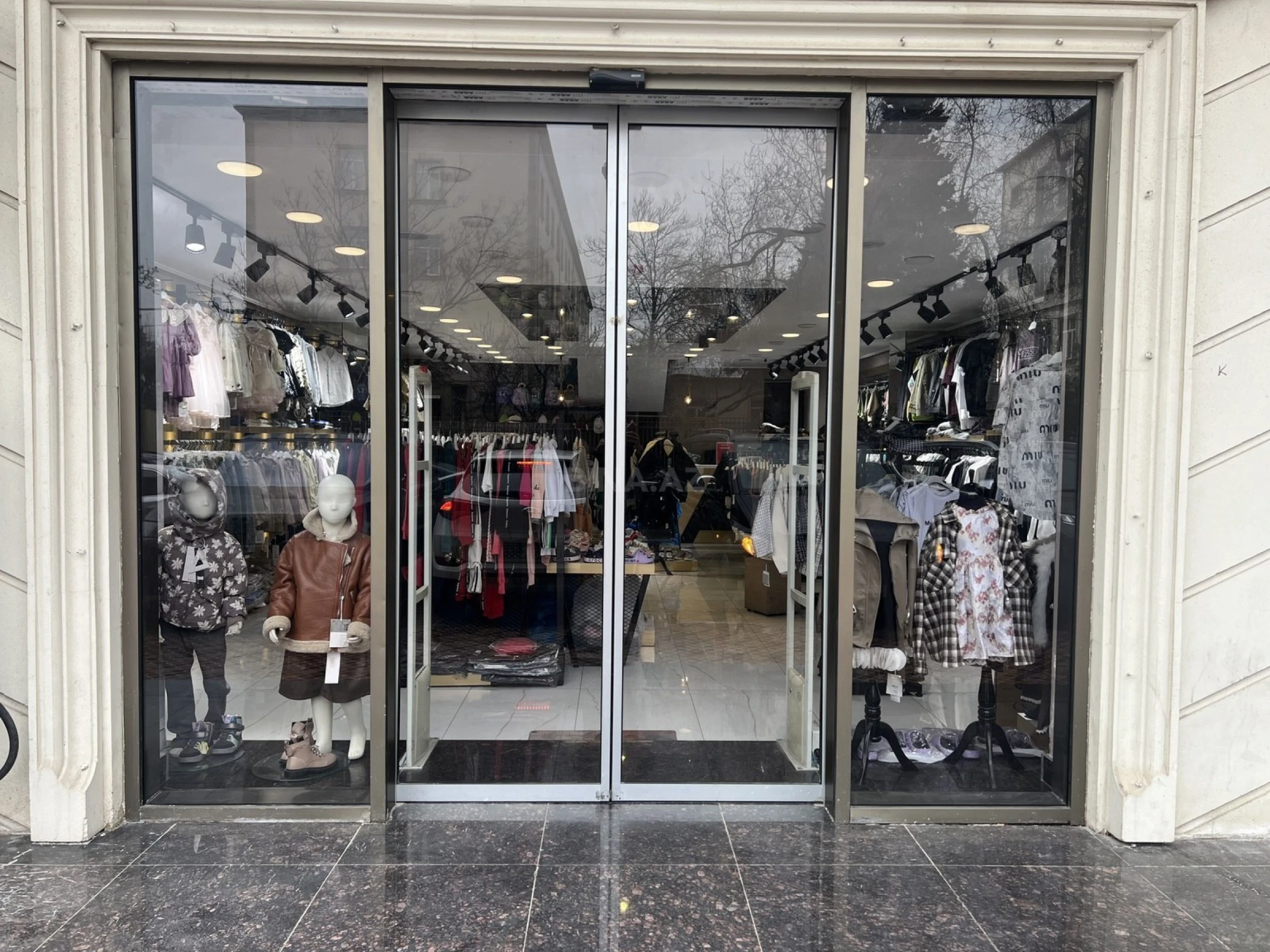 Kirayə verilir obyekt 160 m²