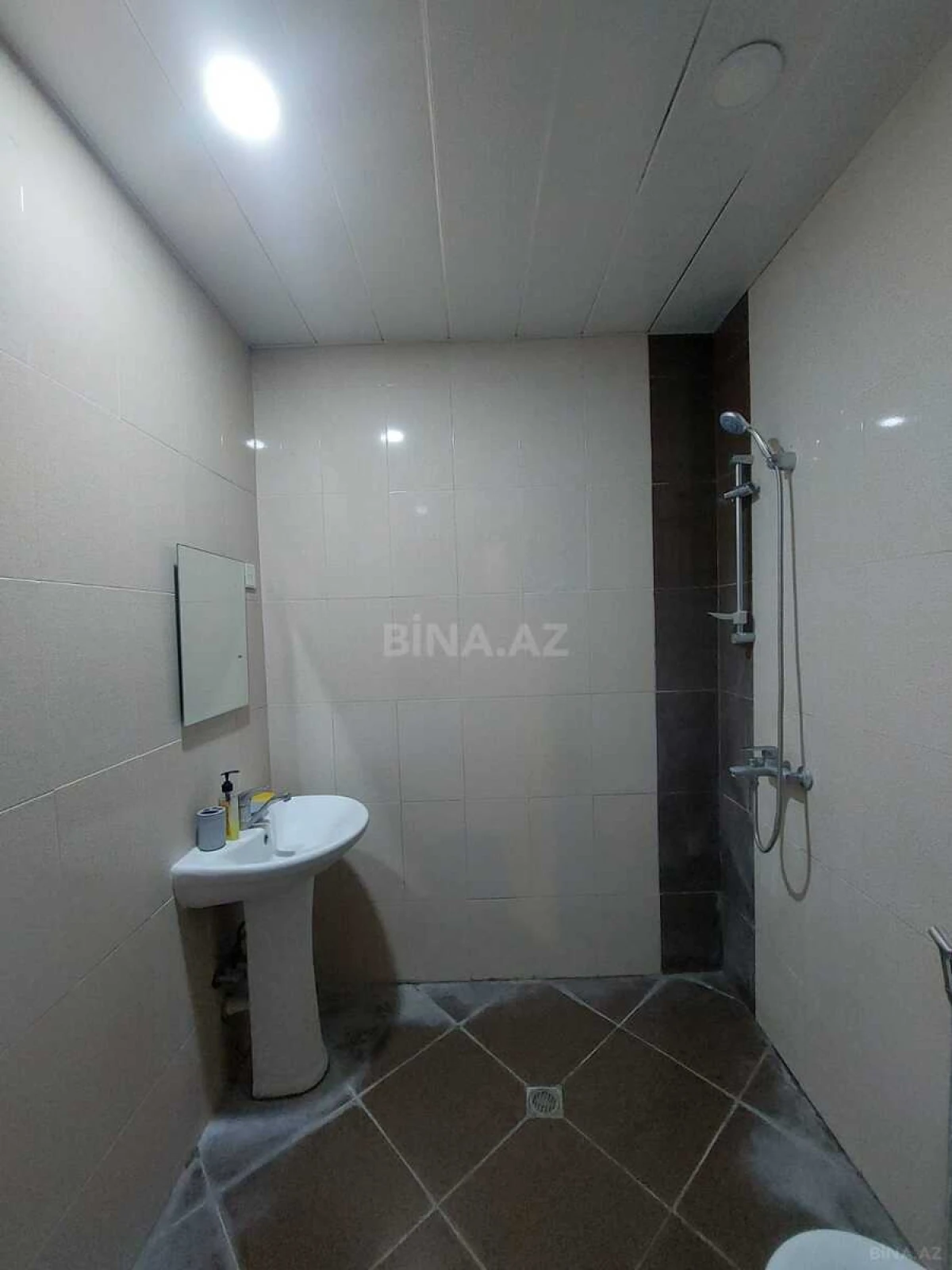 Kirayə verilir 2 otaqlı mənzil 65 m²