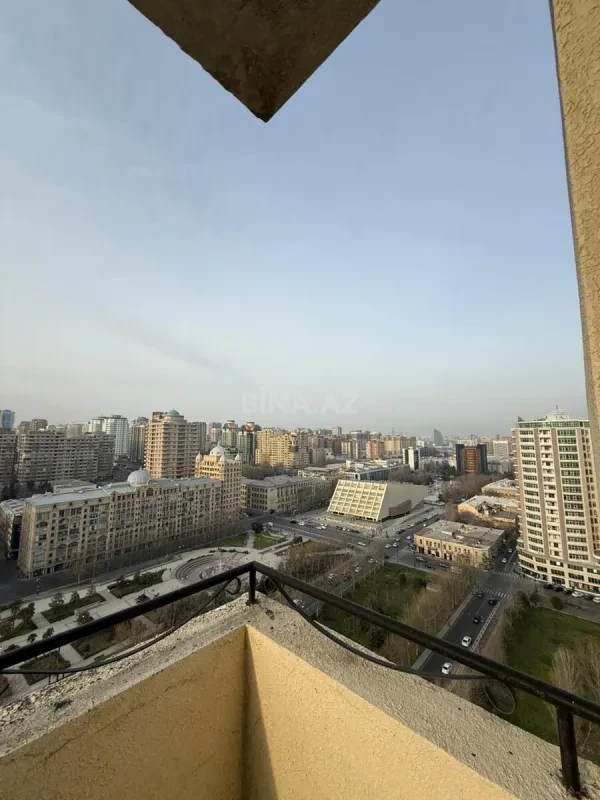 Satılır 3 otaqlı mənzil 160 m²