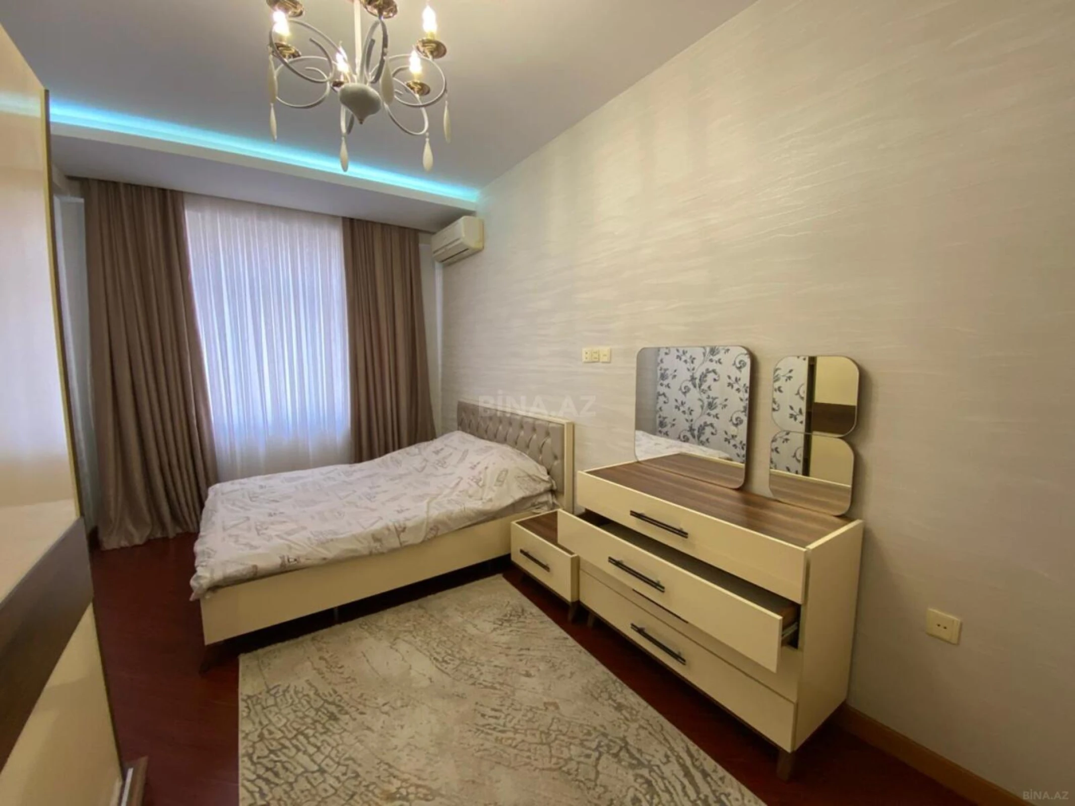 Kirayə verilir 2 otaqlı mənzil 80 m²