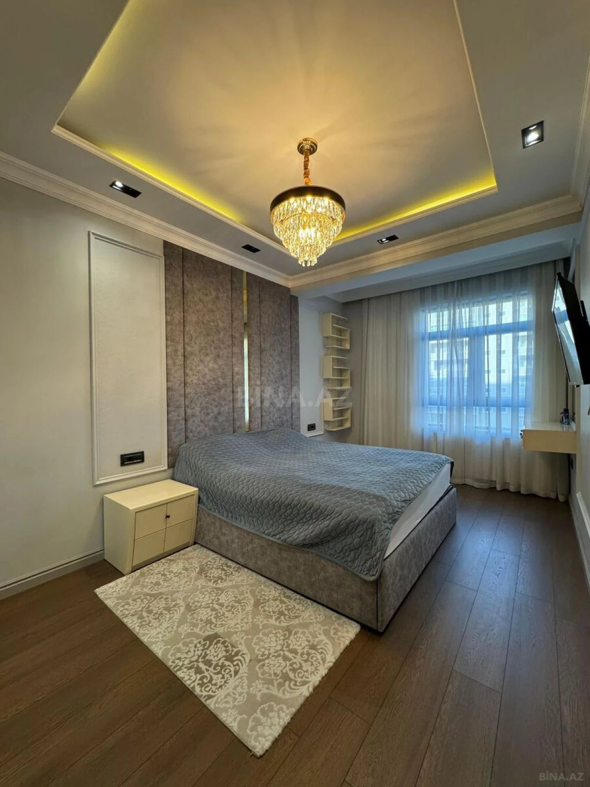 Satılır 4 otaqlı mənzil 216 m²