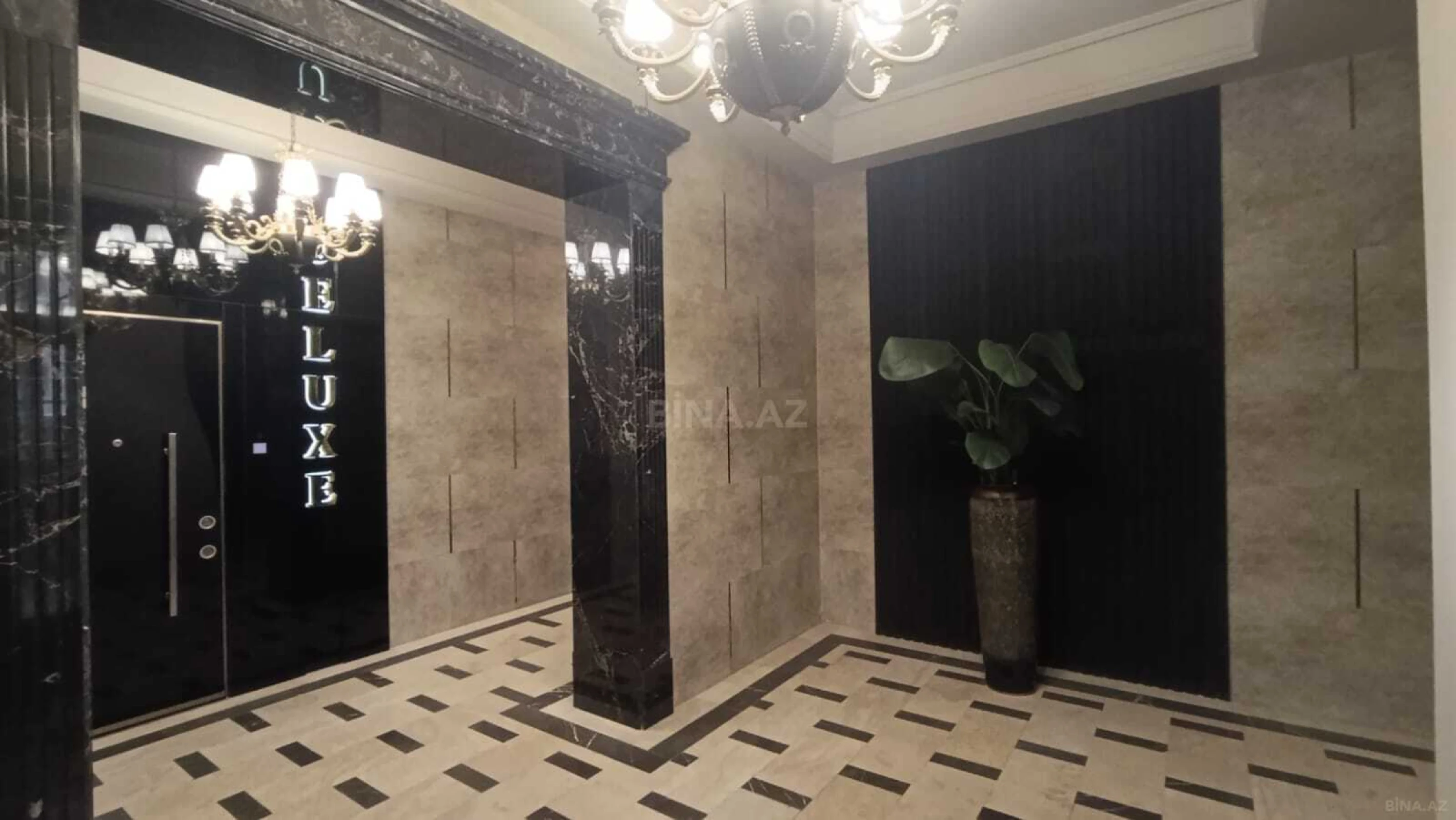 Satılır 4 otaqlı mənzil 216 m²