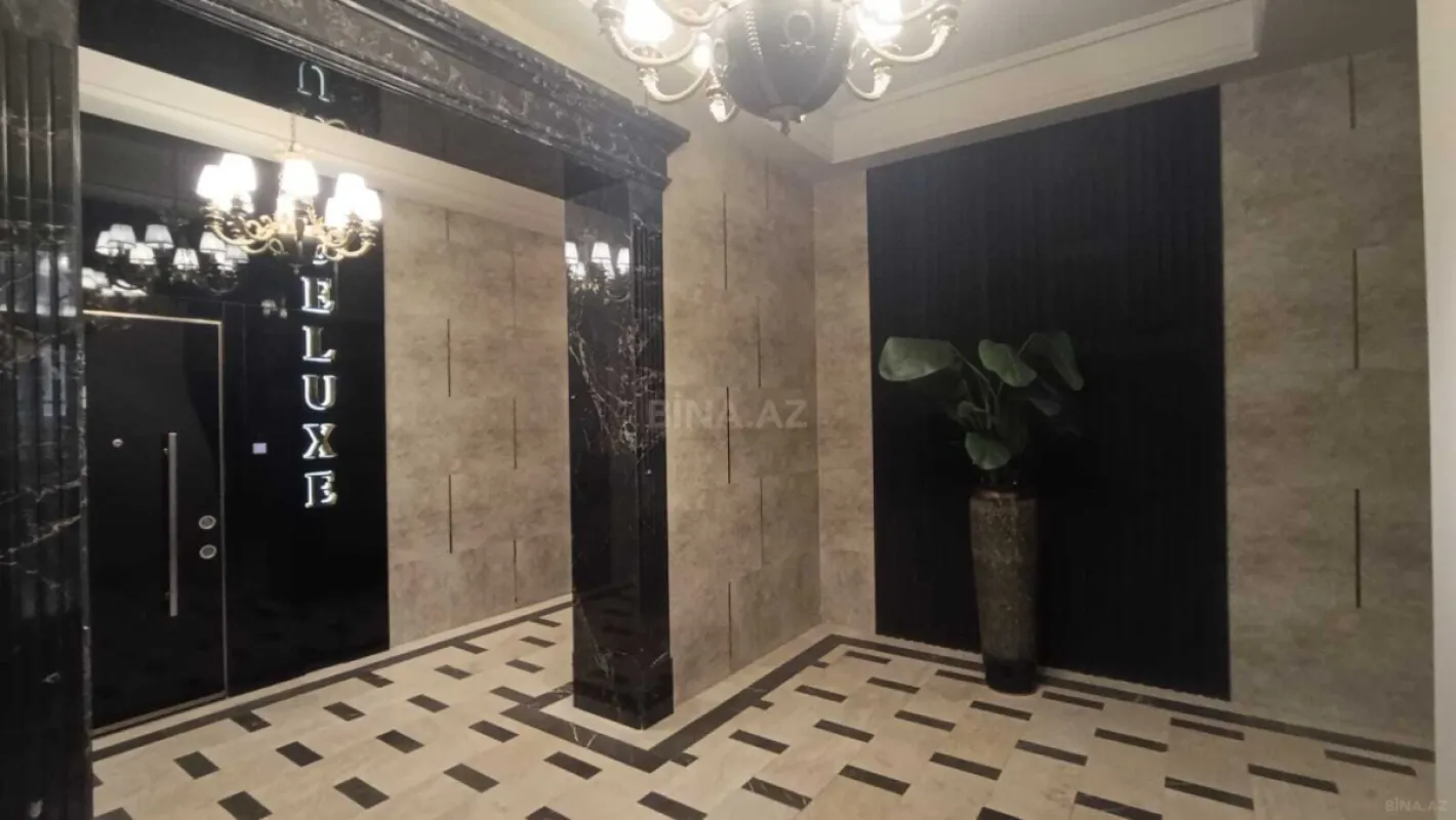Satılır 4 otaqlı mənzil 216 m²